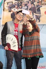 组图：郭晋安旅行看烟花 郑俊弘为闯歌坛做准备