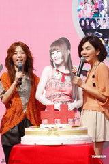 组图：SHE十周年纪念活动 Selina发短片盼早日归队