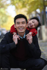 组图：《老有所依》全家福 张铎演绎深情好男人