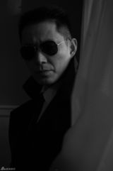 高清图：郭广平墨镜扮酷潇洒不羁 尽显硬汉本色