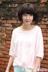 组图：孙耀威不敌美食狂嗑粽子