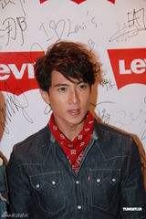 组图：吴尊牛仔装出席活动 谈及生日感动不已