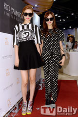 组图：少时Tiffany李玹雨等出席活动墨镜拉风