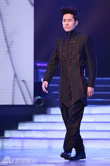 幻灯：黄征复古军装领风尚 成“北京印”时尚先生