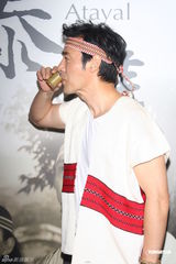 组图：钟镇涛变身台湾原住民 谈乐队心得