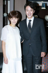 组图：郑俊浩新剧《你邻居的妻子》现场公开