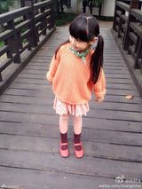 组图：童年小龙女演员超萌生活照 可爱似洋娃娃