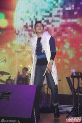 组图：林宥嘉与歌迷互动 召王仁甫孙协志合体