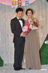 组图：谢婷婷安志杰甜蜜秀 对霆锋柏芝复合不表态