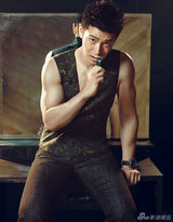 组图：黄晓明大片秀肌肉 挣破锁链撕扯性感