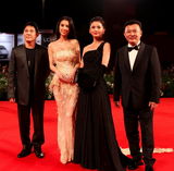 高清图：电影《白蛇传说》威尼斯电影节首映红毯