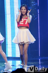 组图：AfterSchool大跳钢管舞 EXO变身狼少年