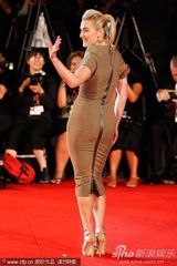 组图：《杀戮》威尼斯首映 温丝莱特雍容大气