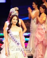 组图：2013韩国小姐大赛决赛现场照 比基尼争艳