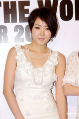 组图：侧田避忌女生怕被女友骂 否认与曹格玩4P 