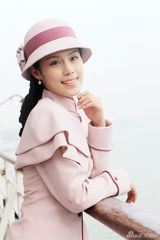 组图：年代戏《战地花开》首播 韩丹彤百花争艳