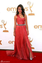 组图：63届艾美奖红毯 童星萨拉-海兰德美人初长成