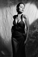 幻灯图集：安吉丽娜16岁写真曝光 眼神似梦露 