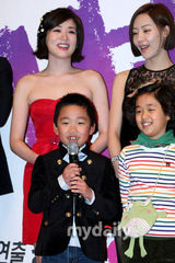 幻灯图：崔贞媛美艳红裙出席SBS新剧发布会