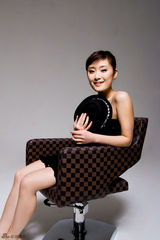 高清组图：葛梦娇入围先声夺金33强 杂志大片曝光