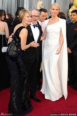 高清组图：奥斯卡红毯斯皮尔伯格夫妇与帕特洛合影