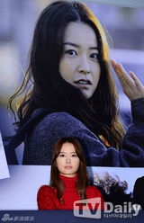 组图：《强哲》试映  刘亚仁模范生打扮亮相