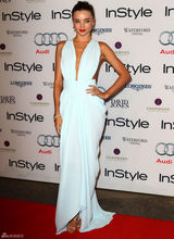 高清组图：超模米兰达-可儿性感淡蓝色礼服亮相