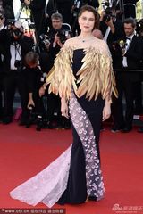 组图：法国超模蕾蒂西娅-卡斯塔金翅贵气