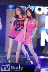 组图：朴宰范INFINITE等热唱PEPSI演唱会