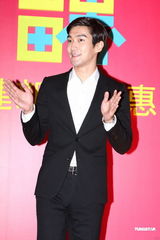 组图：纪文蕙大婚性感露半球 曾之乔杨佑宁也想婚