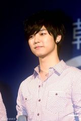 高清图：韩偶像团体CNBLUE赴台签售 歌迷疯狂欢迎