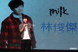 组图：林俊杰获票选人气男艺人 谢谢周杰伦相挺