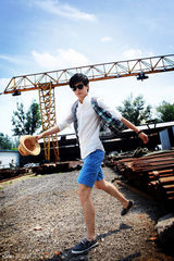 组图：王雨悬浮运动大片 时尚动感助威奥运