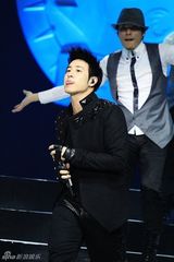 幻灯组图：华语榜中榜成都揭幕 潘玮柏张靓颖站台