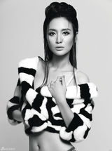 组图：张萌拍杂志时尚大片 演绎神秘北欧风情