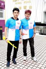 幻灯图：谭咏麟关楚耀结伴工作 回忆幼时踢球趣事 