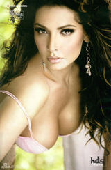 组图：墨西哥性感女星帕缇杂志写真宽衣解带