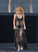 组图：倖田来未透视内衣竞艳坛蜜俯身秀美乳