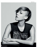 组图：科洛-塞维尼潮范十足登杂志 另类发型抢眼