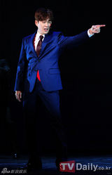 组图：韩星朴光贤参加《CatchMeIfYouCan》试映