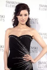 幻灯：李嘉欣亮相慈善义卖 直言家人支持自己复出