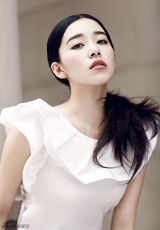 组图：阚清子化身黑骑士 皮裤加身酷劲儿足