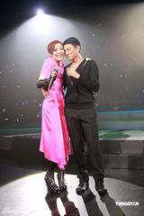 高清组图：郑秀文香港红馆开唱 与刘德华贴面掀高潮