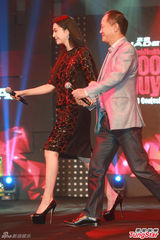 组图：范冰冰助阵COOLGUY 遇痴情粉丝胸前签名