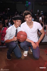 组图：林晖闵庆生众星祝福 大方对郭采洁示爱