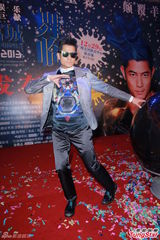 组图：郭富城戴墨镜宣传巡演 邀发哥合作寒战2