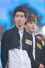 组图：EXO录制节目 12个大男孩儿既帅且萌