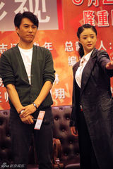 组图：蒋欣酷装出席《箭在弦上》发布会