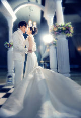 高清组图：大S身披奢华婚纱 牵手何润东幸福洋溢