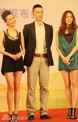 幻灯图：巩新亮犹抱琵琶半遮面 新动向保密严实